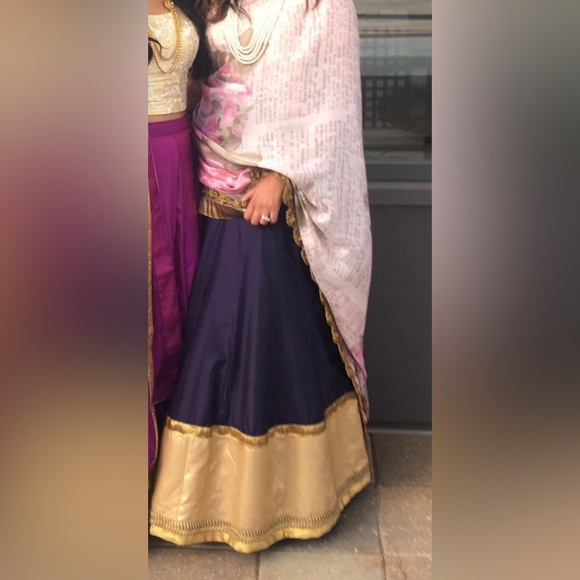 Navy blue lehenga, ivory top, printed dupatta - Picture 3 of 14